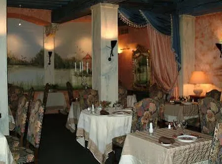 La Cour Des Lys Hotel