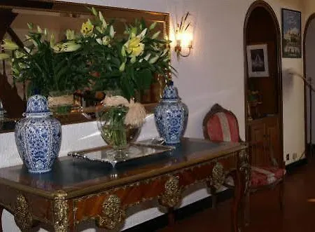 Hotel La Cour Des Lys