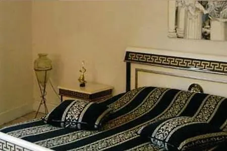 La Cour Des Lys Hotel 2*